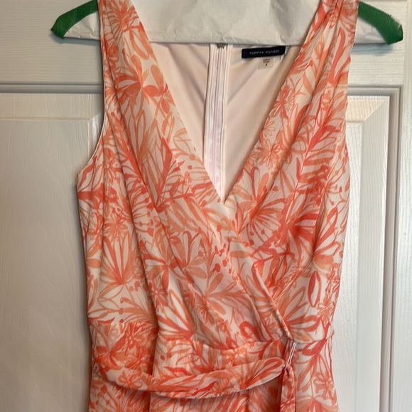 Tommy Hilfiger lined summer dress with slight hi-lo bottom. - Picture 2 of 5